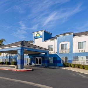 Days Inn By Wyndham לת'רופ Exterior photo