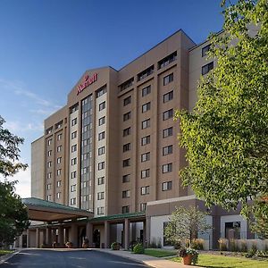 מלון מידלטון Madison Marriott West Exterior photo