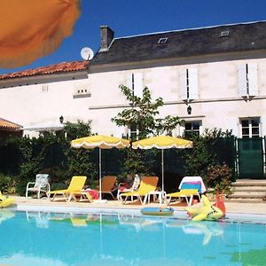 הוילה Saint-Cybardeaux Maison De Charme Avec Piscine Chauffee Et Jardin Prive, Ideale Pour Familles - Fr-1-653-85 Exterior photo