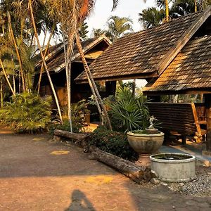 Saraphi ปาริฉัตร โฮมสเตย์ Parichat Homestay Exterior photo