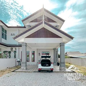 קואלה טרנגאנו Homestay Nanny Teluk Ketapang Exterior photo