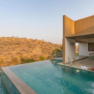 אודייפור Stayvista'S Sage Scenery - Mountain-View Villa With Infinity Pool & Terrace Exterior photo