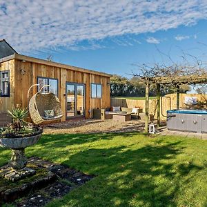 הוילה צ'יפנהאם Log Cabin Near Bath Exterior photo