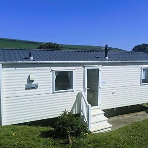 Large 4 Person Couples And Family Caravan In Newquay Bay Resort Exterior photo