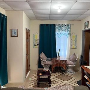 Petit Valley Kavi Crescent Snug Retreat 2Br With Queen Bed Exterior photo