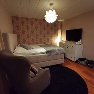 לולאו Own Room With Big Bed In A Big House! Exterior photo