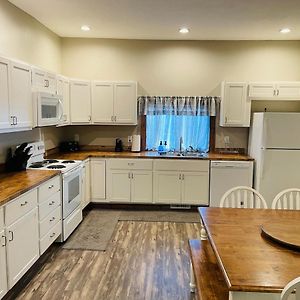 Wabash Modern Farmhouse 3 Bed, 2 Bath Apartment, Sleeps 7, Lots Of Space, Steps To Downtown, Honeywell & Eagles Theater Exterior photo
