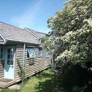 הוילה ביוד Tiny House On Isolated Farm By The Cornish Coast Exterior photo