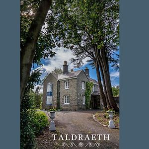 Penrhyndeudreath Taldraeth - Old Vicarage Guest House Exterior photo