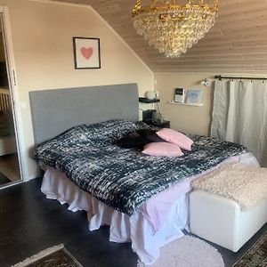לולאו Charming Room With Big Bed Exterior photo