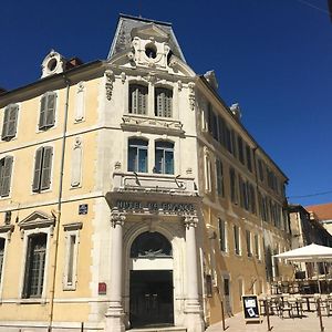 אוש Hotel De France Exterior photo