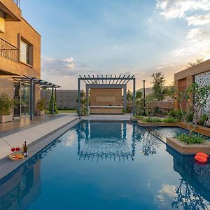 Dhānd Noah'S Ark By Stayvista - Hillside Villa With Private Pool & Modern Comforts Exterior photo