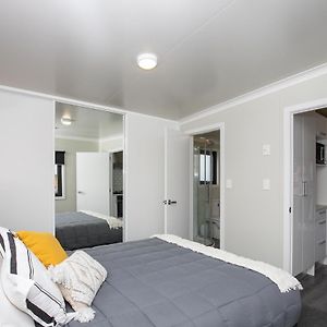 ווסטפורט Affordable Modern Accommodation Exterior photo