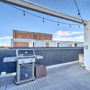 דנוור Sleek Townhome With Rooftop Patio And Mountain Views! Exterior photo