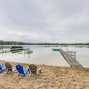 Twin Lakes Lakefront Burlington Vacation Rental Dock And Beach Exterior photo
