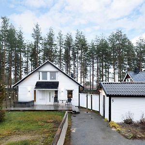 Piteå Guestly Homes - 4Br Corporate Villa Exterior photo