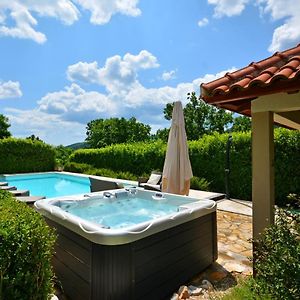 טריליי Villa Bisko With Heated Pool & Jacuzzi Exterior photo