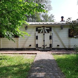 Les Hayes Cabane Avec Plan D'Eau Privatif Exterior photo