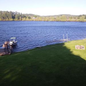 מלון Golden Lake Peaceful Restful & Fun On The Water Exterior photo