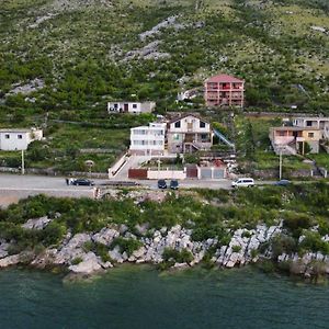 מלון Široka Lakefront House Exterior photo