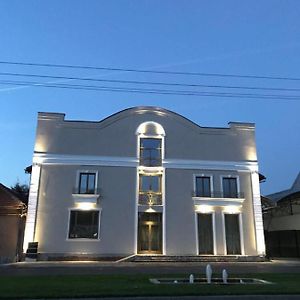 Caransebeş Regal Ballroom Exterior photo