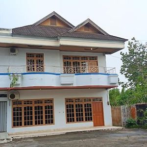 מלון Pangkadjene Oyo 92659 Wisma Deli Syariah Exterior photo