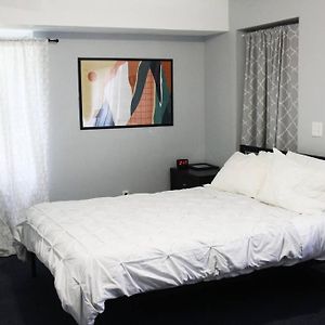 ניוארק Spacious Cozy 2 Bedroom - Near Ewr/Nyc/Outlet Mall Exterior photo