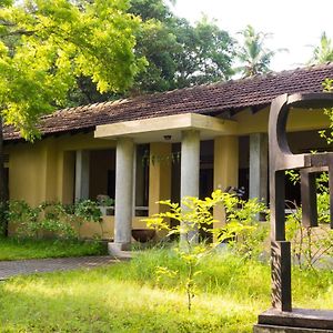 Akkaraipattu Mannankulam Villa Exterior photo