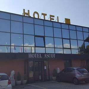 בינאסקו Hotel Ascot Exterior photo