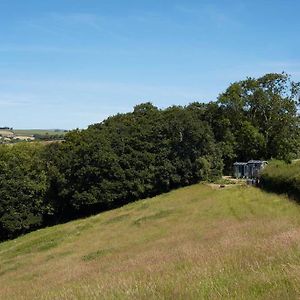אשברטון Secluded Shepherds Hut, With A View And Hot Tub Exterior photo