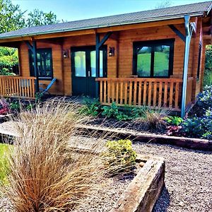 גרייט מלברן The Malvern Hills, Courtyard Cabins,Tom Cabin Exterior photo