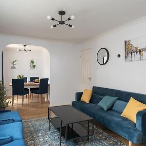 הוילה מילטון קינס Detached House - 5 Mins Drive To City Centre - Free Parking, Fast Wi-Fi And Smart Tv With Sky Tv And Netflix By Yoko Property Exterior photo