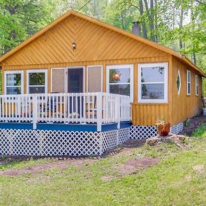 Hubbard Lake Charming Michigan Cottage With Sunroom And Lake Access Exterior photo