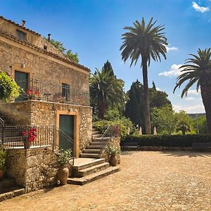 הוילה פיאצה ארמרינה Agriturismo Bannata Exterior photo