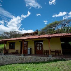 הוילה לוחה Vilcabamba Casa / Granja Vilcabamba House / Farm Exterior photo