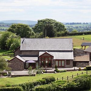 לינה וארוחת בוקר אברגאבני Great Park Barn Exterior photo