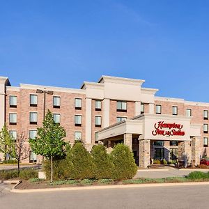 Hampton Inn & Suites West Bend Exterior photo