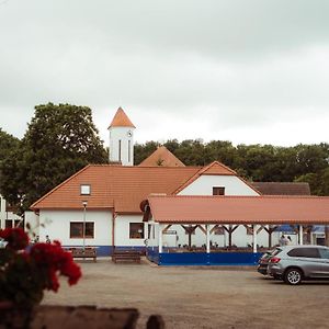 מלון Louka  Cechuv Dvur Exterior photo
