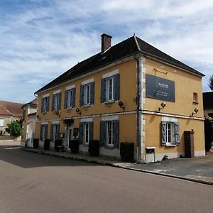 Montigny-la-Resle Logis Hotel & Restaurant Le Soleil D'Or Exterior photo