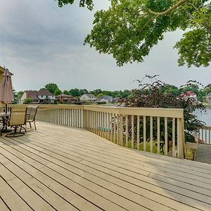 Shelby Twp Spacious Lakefront Getaway With Swim Pond! Exterior photo