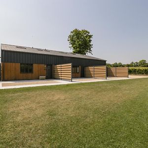 הוילה ווינקנטון Linden Barn Exterior photo