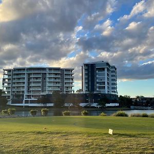 גולד קוסט Signature Waterfront Apartments Exterior photo