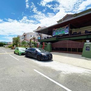 Inanam Oyo 90262 Kota Kinabalu Homestay, Villa & Suite Boutique Exterior photo