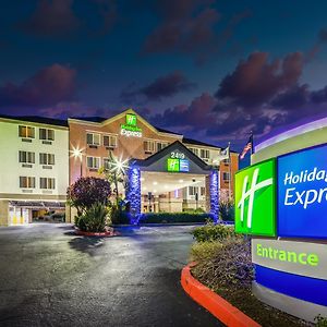 Holiday Inn Express קסטרו ואלי Exterior photo