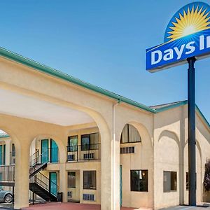 Days Inn By Wyndham אספניולה Exterior photo