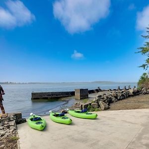 הוילה Waterfront Coos Bay Retreat With Boat Ramp, Kayaks! Exterior photo