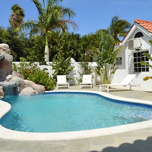 וילמסטאד Luxury Villa With Private Pool Near Mambo And Cabana Beach Exterior photo