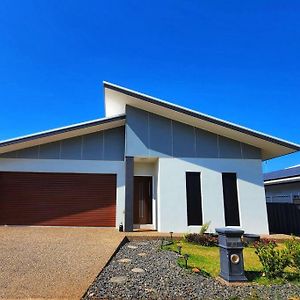 Berrimah Minimalist Modern House - Your Home Away From Home Exterior photo