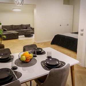 Stylish Apartment In The Heart Of Tallinn, Free Parking Exterior photo