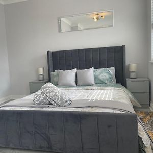 קמברלי Luxury 2 Bedroom Maisonette With Private Garden, Fibre Wifi, Sky Channels Exterior photo